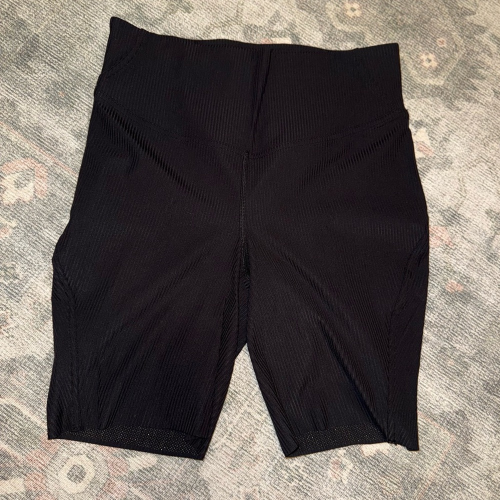 Lululemon Black Biker Shorts - Picture 2 of 3